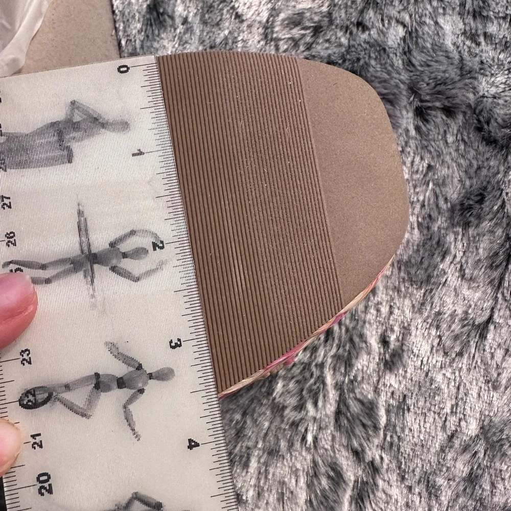 Torrid Size 11.5 Pink Wide Width T-Strap Platform Raffia Wedge Sandals NWT - Picture 8 of 10